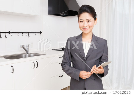 House and lady 17012035