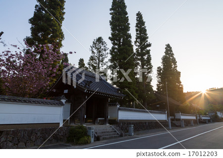 Sunrise of Nagasawa Temple 17012203