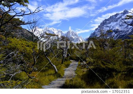 Patagonia Trekking · El Chalten · Serotre Patagonia Trekking · El Chalten · Serotre 17012351