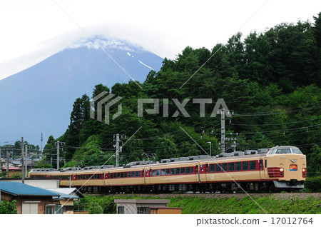 Fuji runs through Fujikyu Railway Mitsukendo Life 189 Series Fast Mt. Fuji 17012764