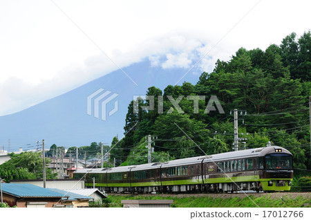Resort Yamagori ranging from Mt. Fuji back to Fujikyu Railway Mitsukendo Life 17012766