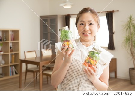 A woman introducing a jar salad 17014650