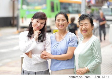 Friendly senior women 3 people Friendly senior women 3 people 17016185