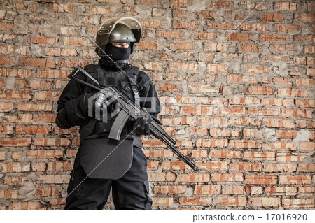 Special forces operator 17016920