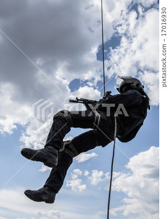 rappeling assault 17016930