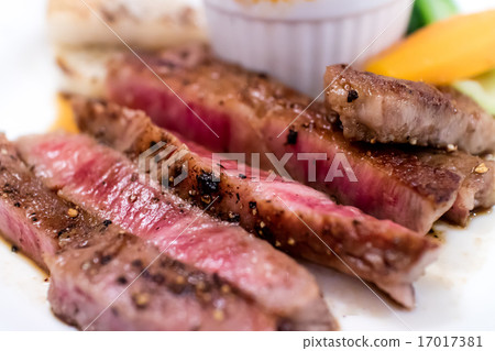 Hida beef steak 17017381