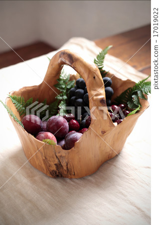 Picnic preparation Fruit basket 17019022