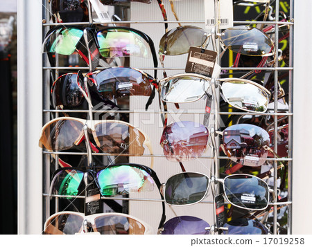 Sunglasses 17019258