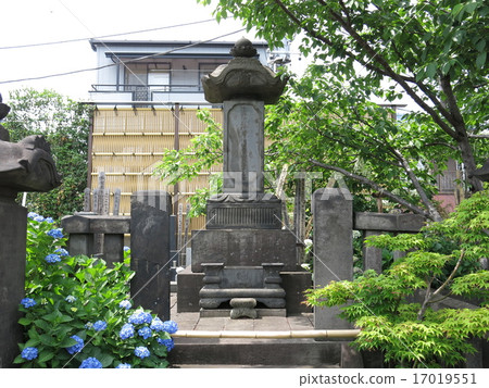 Toshima Ward的Toshinori寺的Tanuma Satori的墳墓 17019551