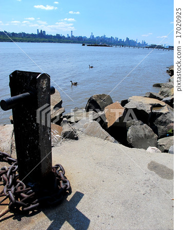 New York Hudson River Left Bank overlooks skyscraper freedom tower and skyscrapers on opposite shore New York Hudson River Left Bank overlooks skyscraper freedom tower and skyscrapers on opposite shore 17020925