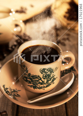 Traditional style Nanyang coffee in vintage mug 17021968