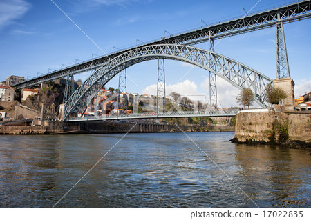 Dom Luis I Bridge over Douro River in Porto 17022835