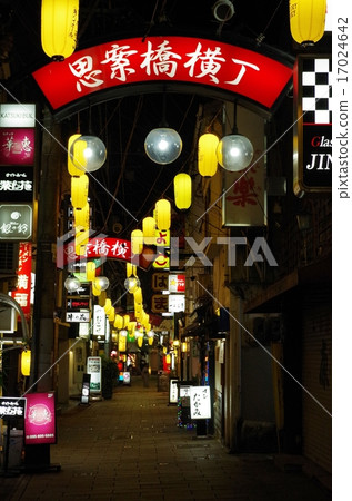 Nanzaki's thought bridge Yokocho 17024642