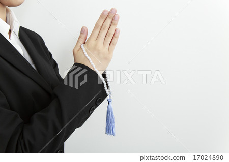Hand of young women with beads Hand of young women with beads 17024890