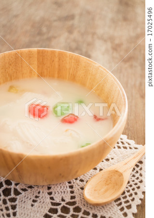 Water chestnut coated with tapioca starch Water chestnut coated with tapioca starch 17025496