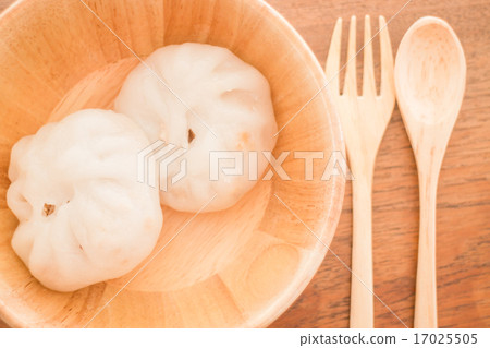 Steamed dumpling stuff on wooden bowl 17025505