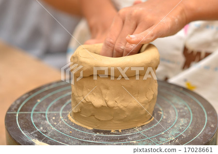 Ceramics (hand) 17028661