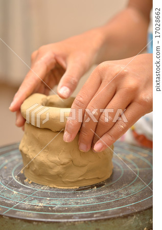Ceramics (hand) 17028662