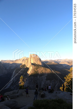 約塞米蒂國家公園黃昏從優勝美地國家公園的天文台發出紅光黃昏半圓頂的黃昏 17034583