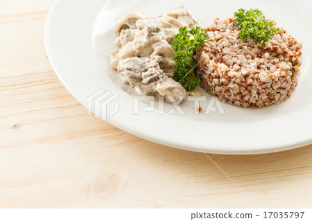 Buckwheat porridge with meat 17035797