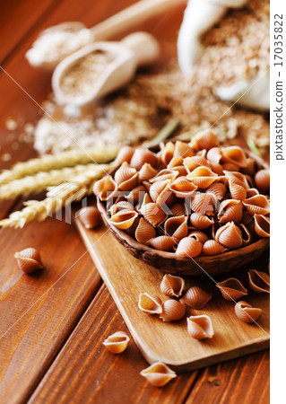 whole wheat pasta 17035822