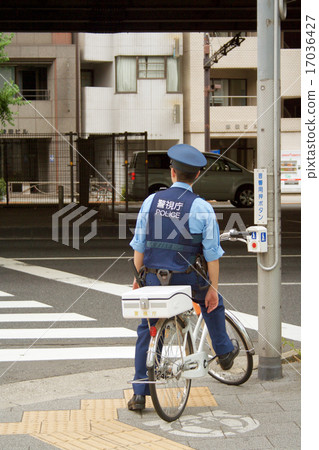 騎自行車的警察 騎自行車的警察 17036427