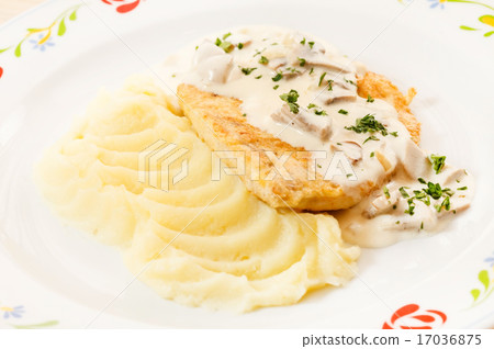meat with mashed potatoes meat with mashed potatoes 17036875