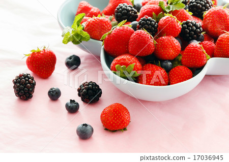 fresh berries fresh berries 17036945