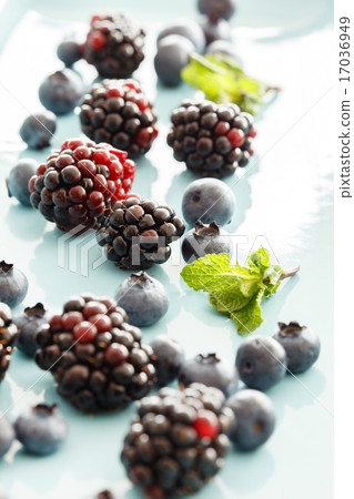 fresh berries 17036949