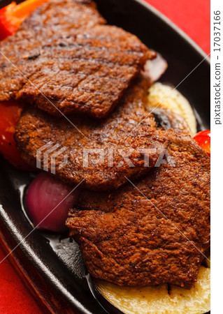 meat with vegetables 17037166