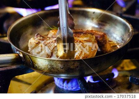 fried duck 17037518