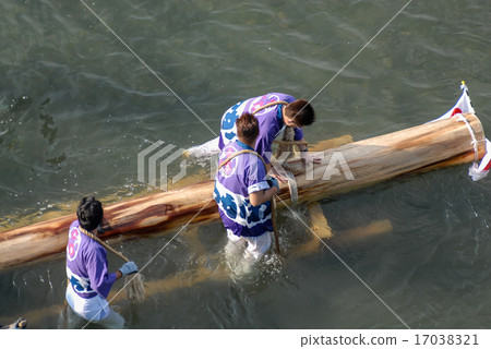 伊勢神Shikugi Miki小溪吃草 17038321
