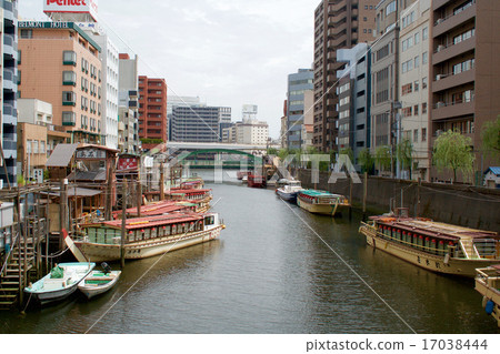 從隅田川的Asakusabashi Yakata船停泊樓 17038444