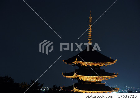 老城奈良興福寺的夜晚五層寶塔 17038729