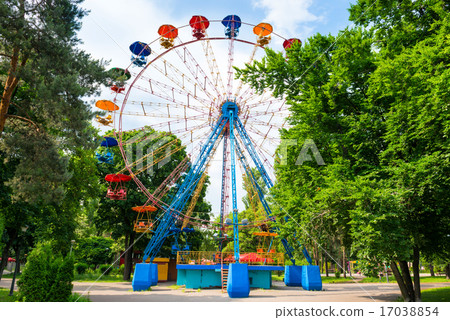 Ferris wheel in the green park 17038854