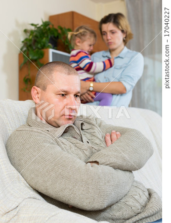 Couple with children having conflict 17040227