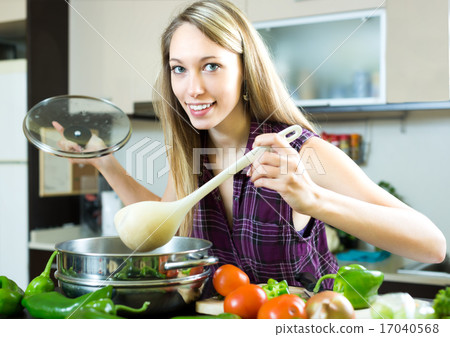 Woman cooking healthy dinner 17040568