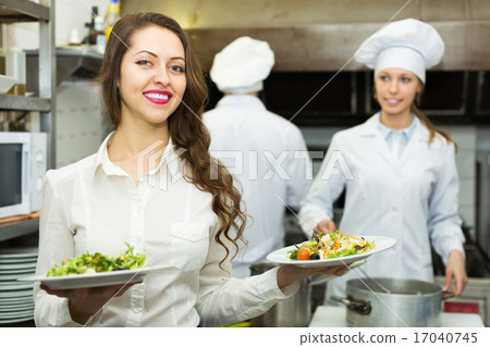Cook gives to waitress plates 17040745