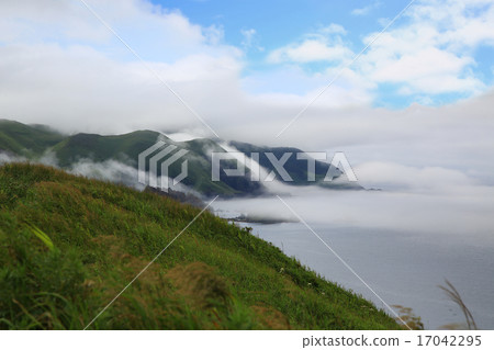 Trekking around Reebokshima Cape Hokkaido 17042295