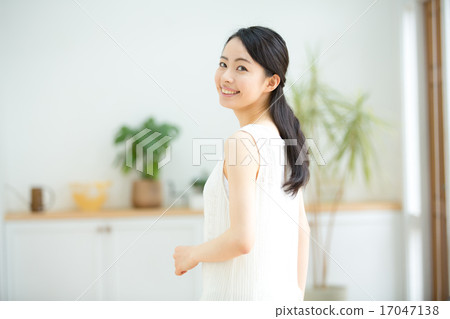 young woman young woman 17047138