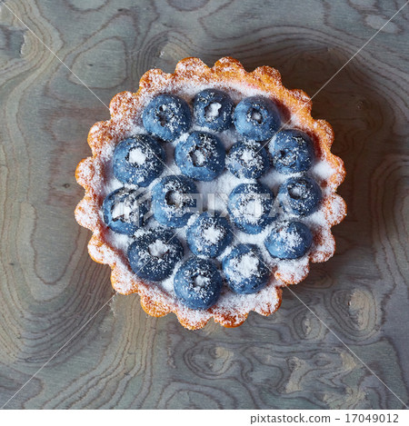 Tartlet with fresh blueberries Tartlet with fresh blueberries 17049012