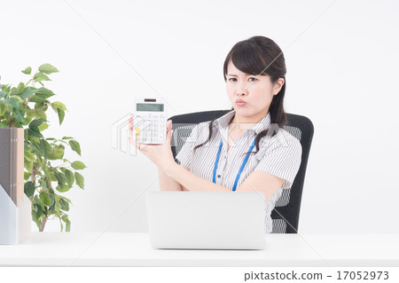 Business woman (calculator) 17052973