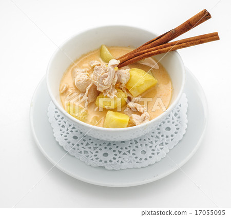 Traditional muslim soup with chicken and potatoes 17055095