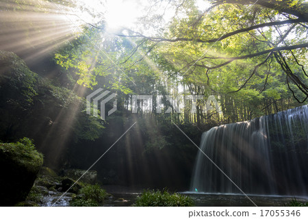 Nabega瀑佈光束 17055346