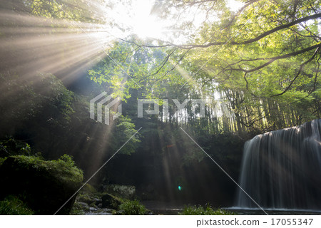 Nabega瀑佈光束 17055347