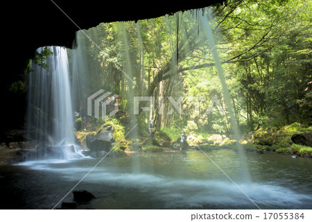 Naboka瀑佈在奧古尼鎮 17055384