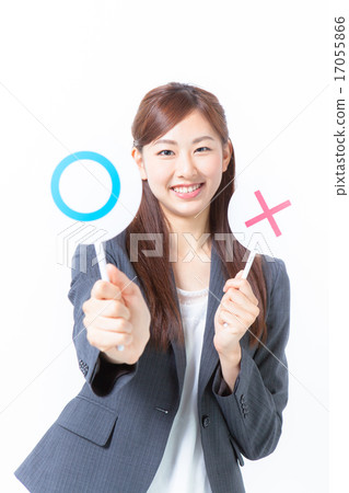Women in suit displaying ○ Women in suit displaying ○ 17055866