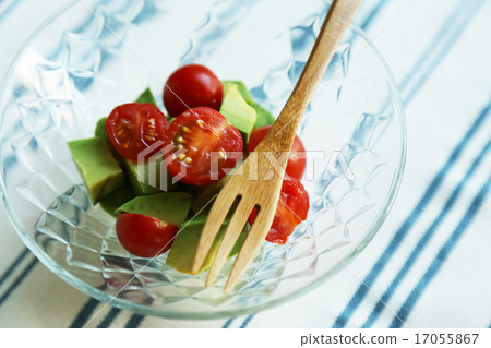 Petit tomato and avocado salad Petit tomato and avocado salad 17055867