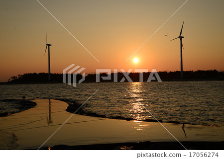 mirrored, reflect, reflection 17056274