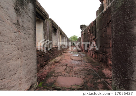 Khmer-style Pimaji ruins in Thailand 17056427